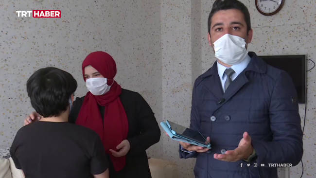 Dolandırıcıların hedefinde bu kez bir çocuk vardı: İki ekmek verip, altınları aldılar